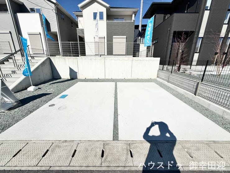 ■□■車と趣味の幅が広がる場所■□■単なる駐車スペースではない、洗車やタイヤ交換、DIYにも使える多目的な屋外スペースです。