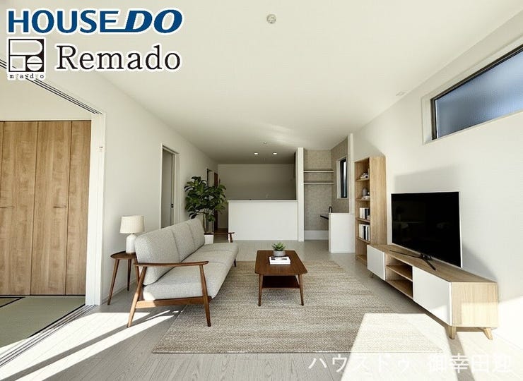 【リビング】
■家族の笑顔が集う、安らぎとくつろぎの中心地■お気に入りの家具を迎え、窓からは心地の良い光が差し込みます。※CGで家具を配置しています。