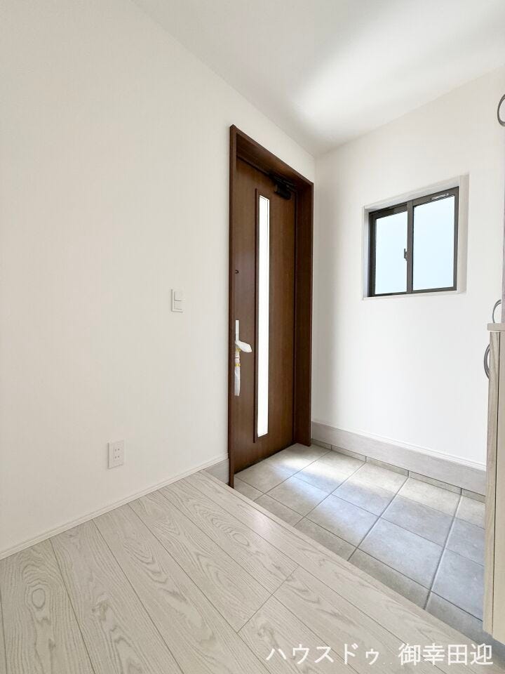 ■「ただいま」の安堵をくれる場所■訪れる人を迎え入れ、帰るたびにホッと一息つける、明るく機能的なエントランス。