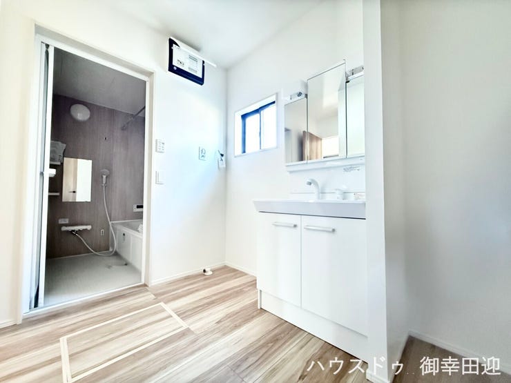 ■□■清々しいリフレッシュ空間■□■自分を磨き、気持ちを切り替える。心地よい光が差し込むプライベートスペース