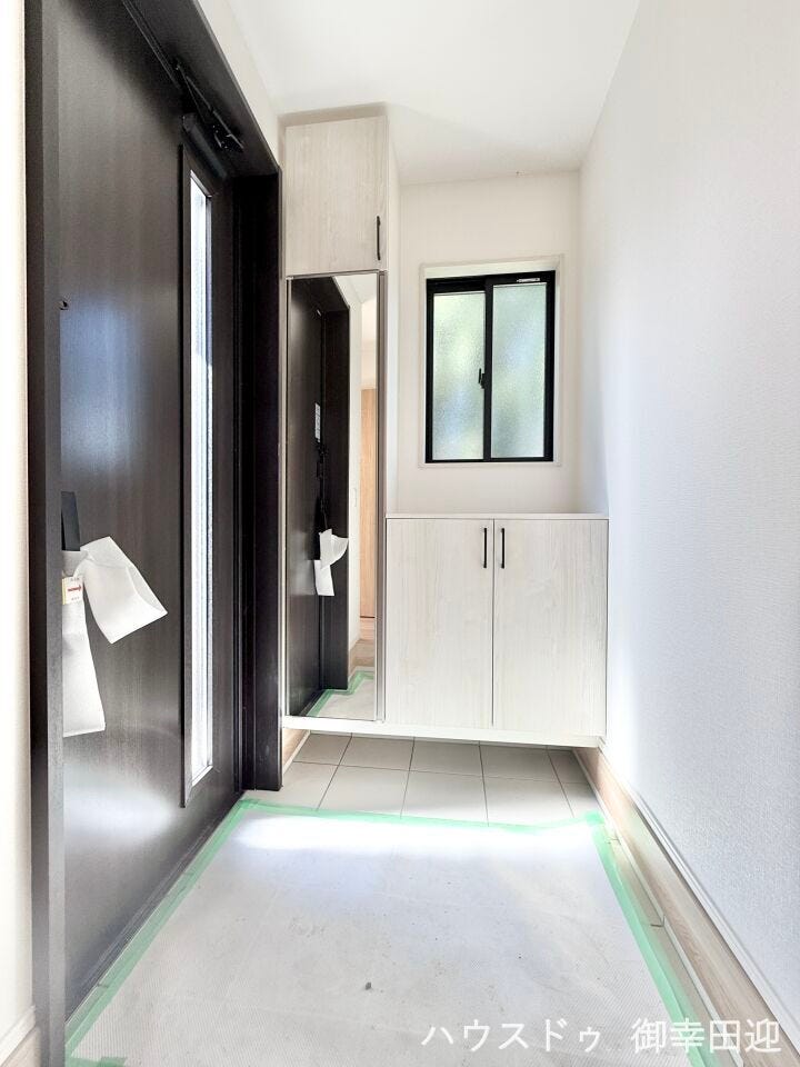 ■□■「ただいま」の安堵をくれる場所■□■訪れる人を迎え入れ、帰るたびにホッと一息つける、明るく機能的なエントランス