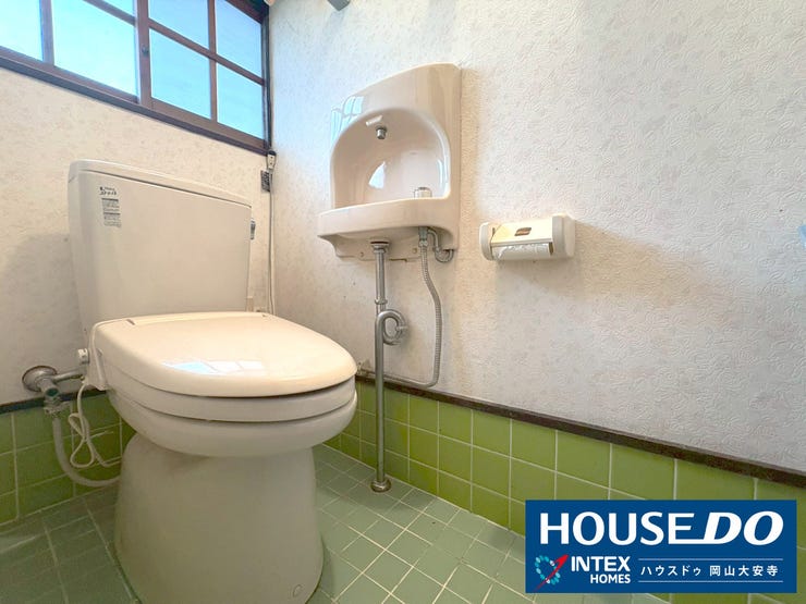 【あると嬉しい手洗い場】
トイレ内に手洗い場がついているので、清潔を保てます。お客様も気持ちよく使っていただけますね!