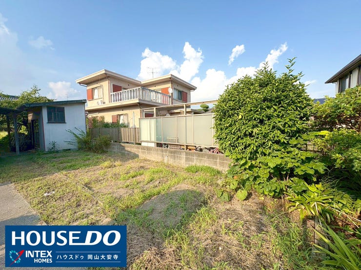 【自分だけの畑を楽しめる庭】
広々としたお庭は、家庭菜園にぴったり!お子様と好きな野菜やハーブを育てて、収穫の喜びを分かち合うことができますね