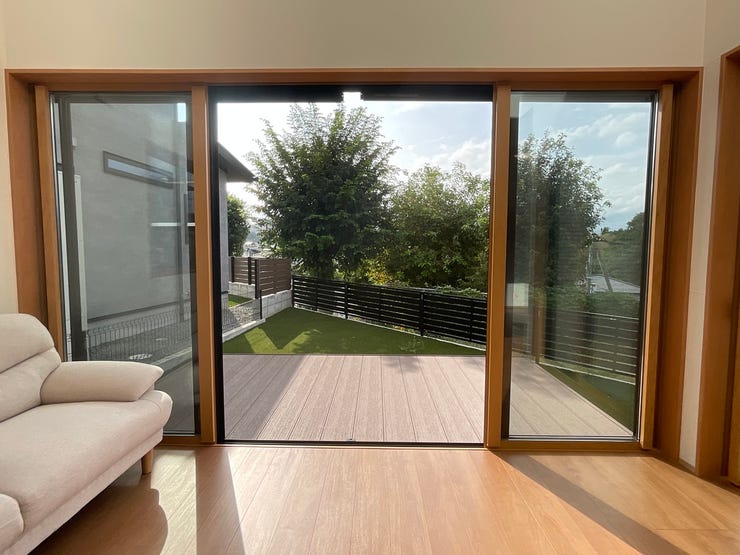 リビングからウッドデッキにすぐ出られます♪