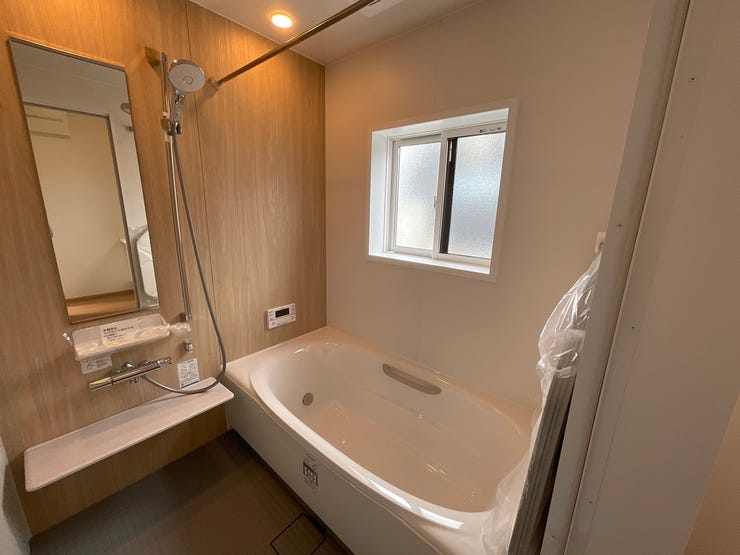 新品ピカピカ浴室です