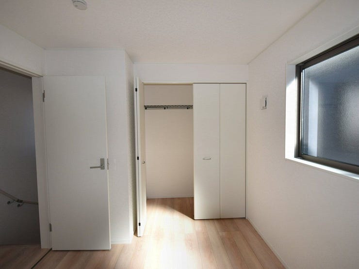 2F 洋室5帖
クローゼットは整理整頓しやすく、成長に合わせて自由に使えます。生活動線を邪魔せず、快適に暮らせます。