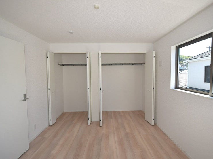 2F 洋室7帖
広々としたクローゼット。整理整頓しやすく、洋服選びもスムーズです。