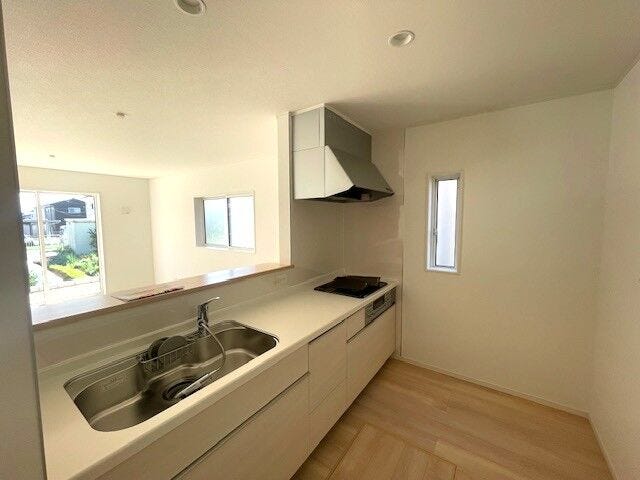 リビングが見渡せる対面キッチンは、小さなお子様を見守りながら家事ができて安心です♪