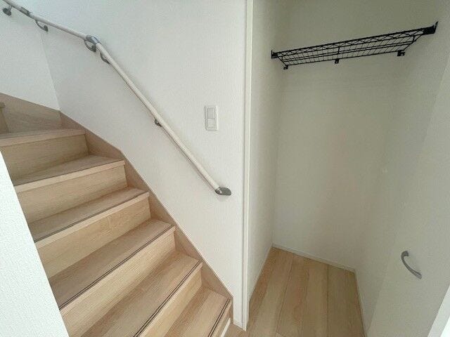 1階 廊下スペースには収納付き