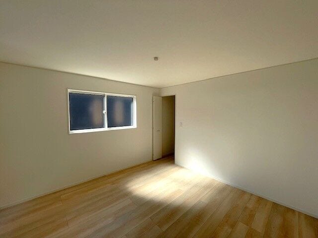 2階 洋室(8帖)にはWIC完備。
WICは2帖あり、お洋服以外にもたっぷり収納できます。