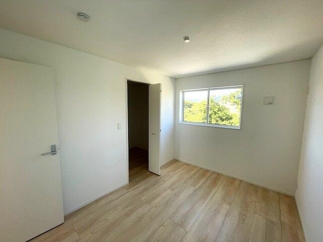 2階 洋室(6帖)にはウォークインクローゼット完備。
たっぷりと収納でき、お部屋もスッキリ整います☆