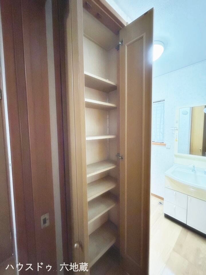 洗面所に収納ございます!
すっきり片付けて広く使えますね(^^♪