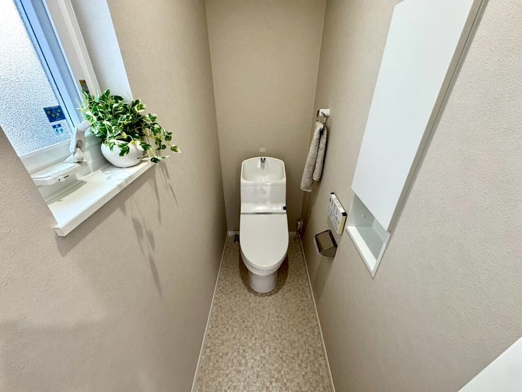 【Toilet】清潔感があり、落ち着いたデザインのトイレ。家族みんなが快適に使えます。