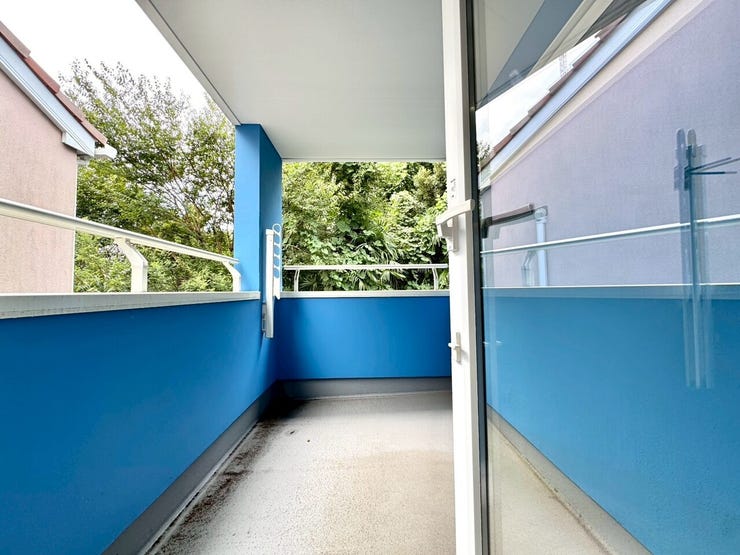 【Balcony】日当たりの良いバルコニーはお洗濯物がしっかり乾きやすく、毎日の家事にも重宝します。