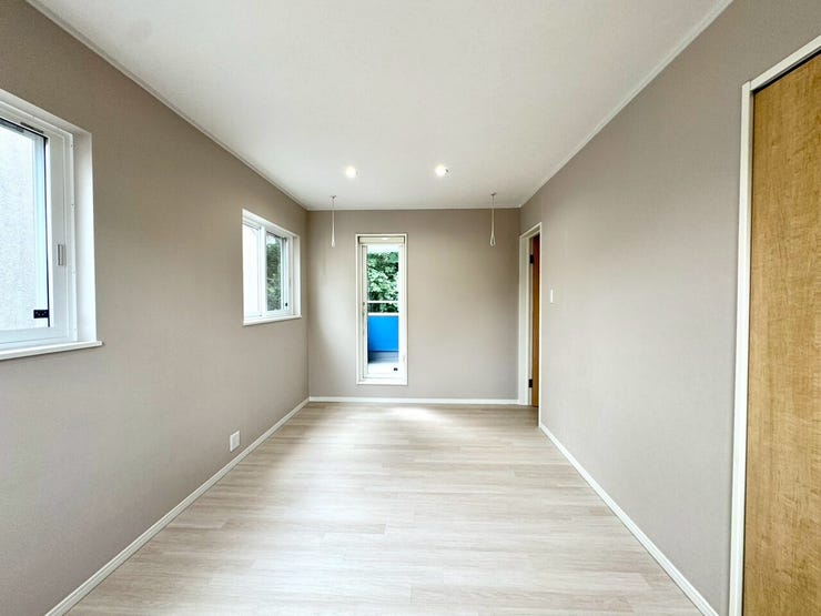 【Bedroom】ナチュラルな内装で、リラックスできる空間。寝室や書斎にも最適です。