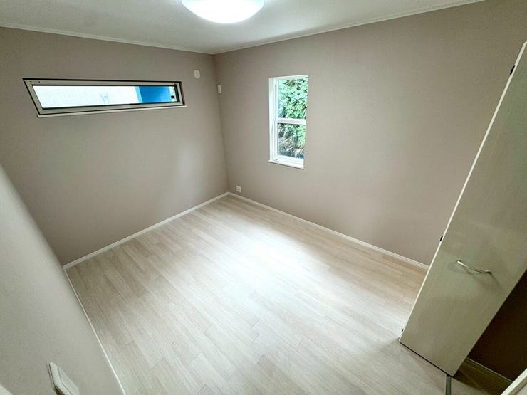 【Bedroom】ナチュラルな内装で、リラックスできる空間。寝室や書斎にも最適です。