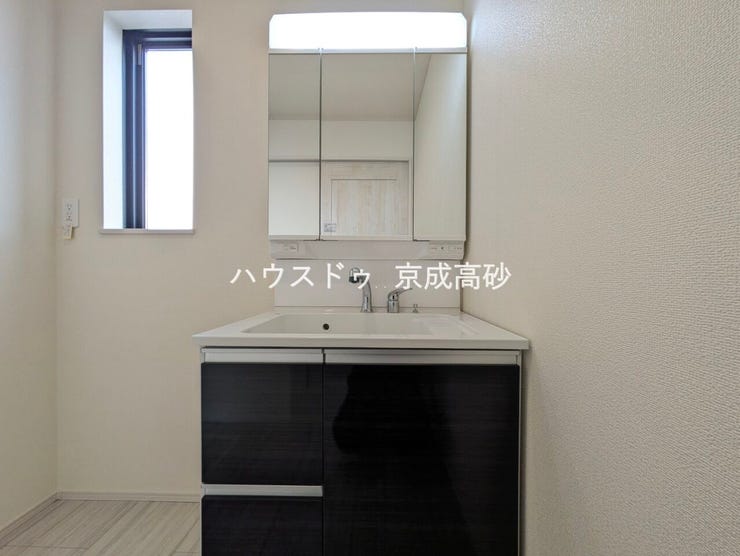 物件の陽当りや通風・仕様設備やお部屋の大きさの比較、近隣・周辺環境や街並みなど、資料には掲載していない情報が現地にはたくさんあります。 是非一度、ご内見ください。