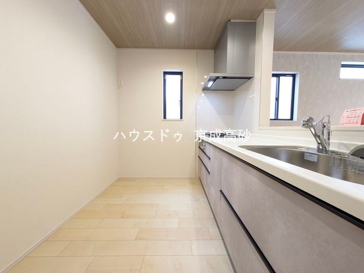 交通量の少ない前面道路です。