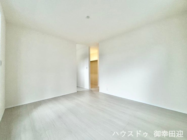 ■2階7.75帖洋室■心からリラックスできる静けさ、上質な眠りで、毎日をリセットします。明日への活力を養う空間です。