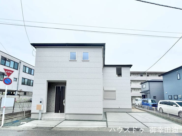 ■車と趣味の幅が広がる場所■単なる駐車スペースではない、洗車やタイヤ交換、DIYにも使える多目的な屋外スペースです。