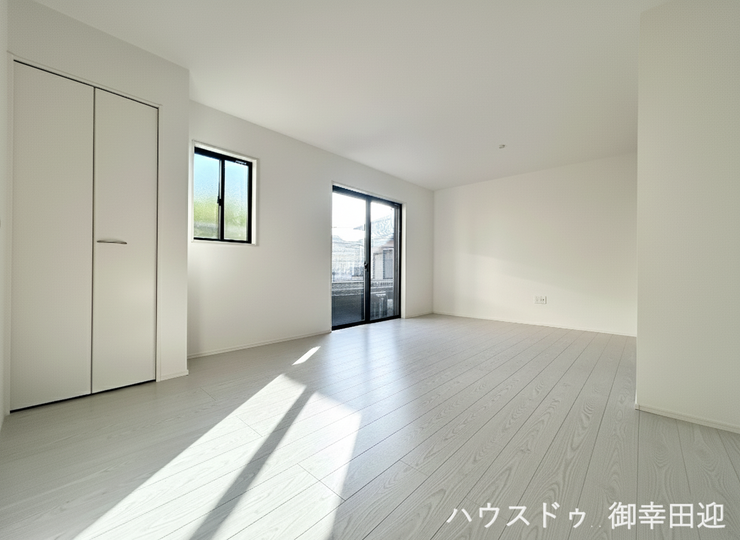 ■□■安らぎと笑顔の中心地■□■陽光が優しく降り注ぎ、会話が自然と弾む。ここでは、毎日が特別な時間へと変わります