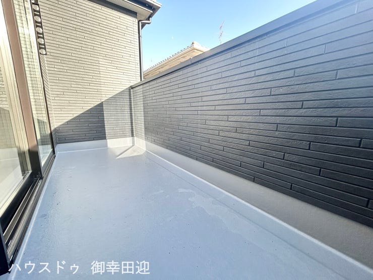 ■□■空の下の開放的な特等席■□■日光浴や読書、外の空気を感じながらリフレッシュ。暮らしを豊かにする、もう一つの心地よい空間です