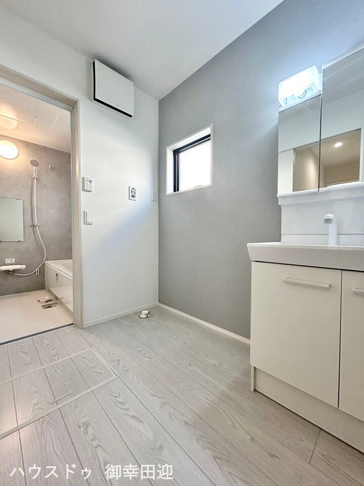 ■□■清々しいリフレッシュ空間■□■自分を磨き、気持ちを切り替える。心地よい光が差し込むプライベートスペース