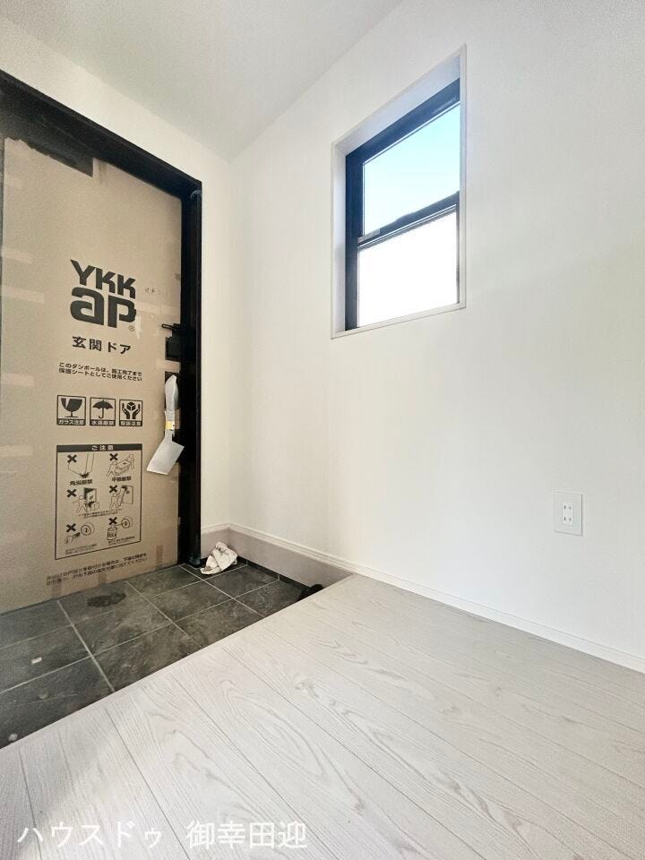 ■□■「ただいま」の安堵をくれる場所■□■訪れる人を迎え入れ、帰るたびにホッと一息つける、明るく機能的なエントランス