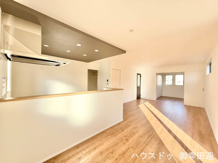 ■□■安らぎと笑顔の中心地■□■陽光が優しく降り注ぎ、会話が自然と弾む。ここでは、毎日が特別な時間へと変わります。