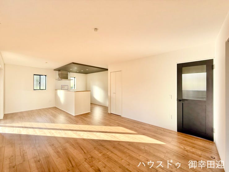 ■□■安らぎと笑顔の中心地■□■陽光が優しく降り注ぎ、会話が自然と弾む。ここでは、毎日が特別な時間へと変わります。