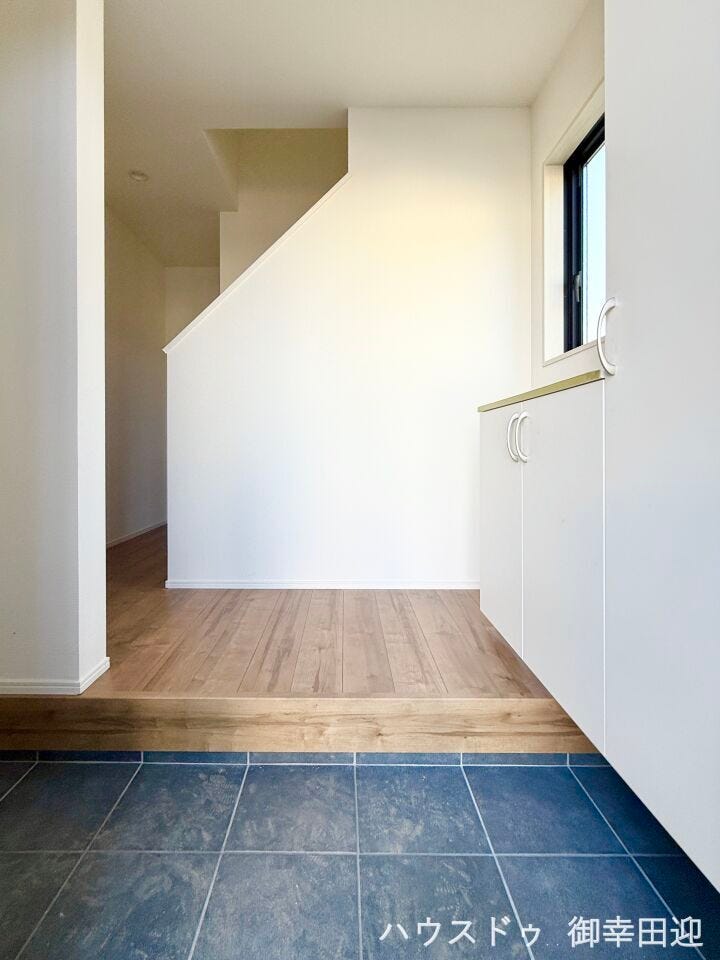 ■□■「しまう」が叶える、美しい玄関■□■大容量のシューズボックスがあることでいつも整理された、気持ちの良い「家の顔」を保てます。