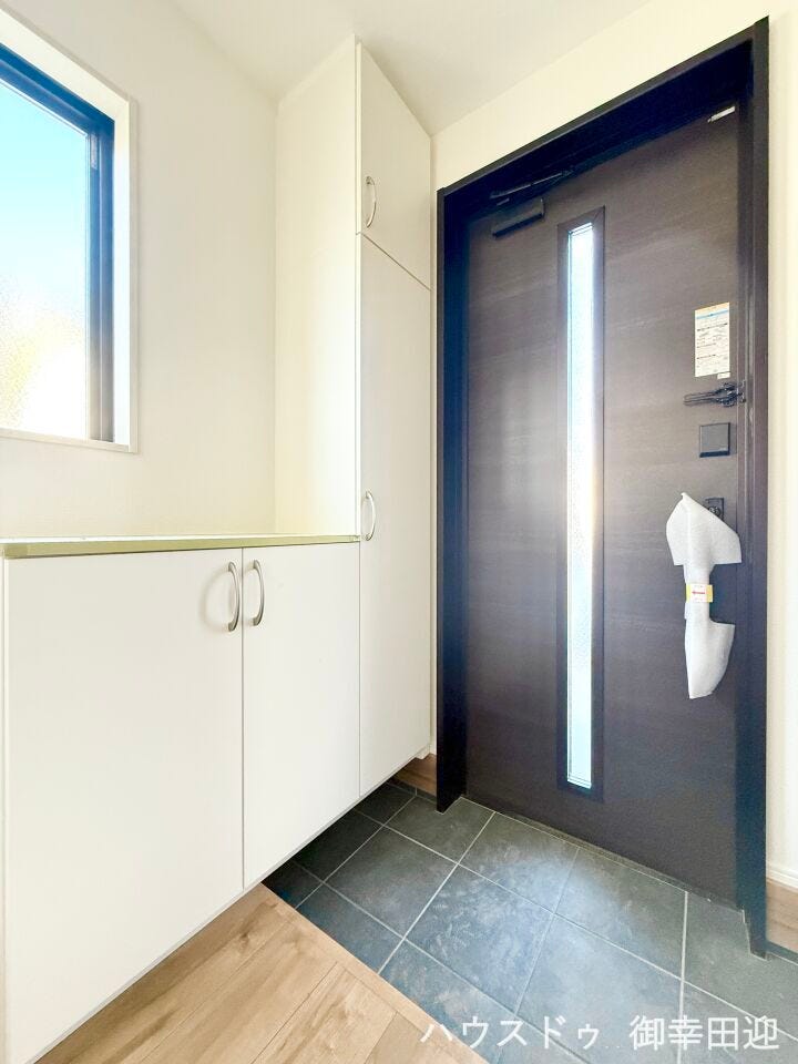 ■□■「ただいま」の安堵をくれる場所■□■訪れる人を迎え入れ、帰るたびにホッと一息つける、明るく機能的なエントランス。