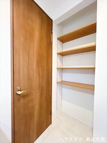 洗面所にはあると嬉しい収納スぺース◎タオルや洗剤等をすっきりと収納ができそうですね。