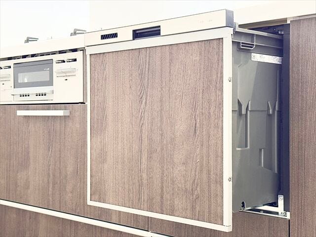 キッチン:食洗機がついているので時短にもなり、手荒れも防げそうですね。