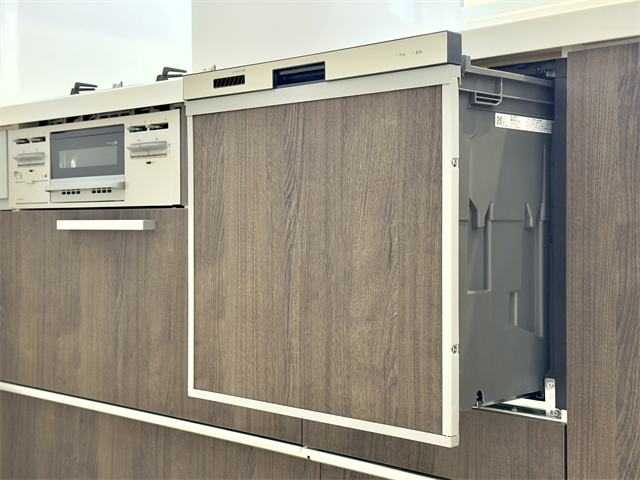 キッチン:食洗機がついているので時短にもなり、手荒れも防げそうですね。