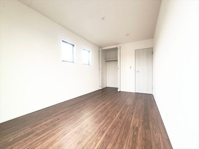 7.5帖洋室:各部屋収納を設けているのですっきりと片付いた室内を保てそうですね。