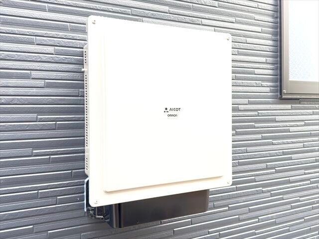 太陽光発電:電気代を節約できるだけでなく、災害時の電気の供給にも利用できます。