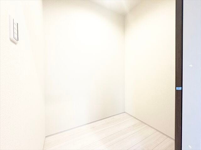 納戸:納戸があれば、衣替えのお洋服や、掃除道具などをしまうことが出来て、居住空間を広く使えますね!