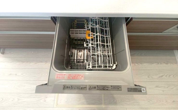 人数が多くても苦にならない食器洗い乾燥機付きです