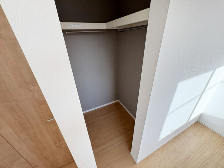 室内(2025年11月)撮影
◎本日案内可能◎
枕棚には鞄や小物が置けて便利です◎