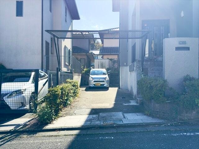 駐車場:駐車場は縦列駐車になりますが2台駐車可能です。