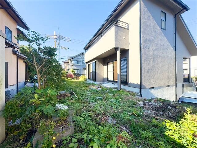 庭:広めのお庭なのでお子様と遊んだり、ペットと遊んだりできそうですね。ガーデニングや家庭菜園なども楽しめそうです。