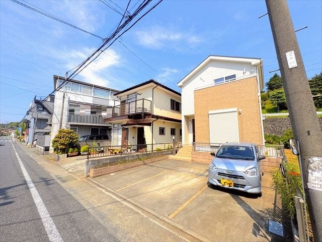 駐車場:並列で3台駐車することができます。お友達が来た時に入替不要なのはうれしいですね。