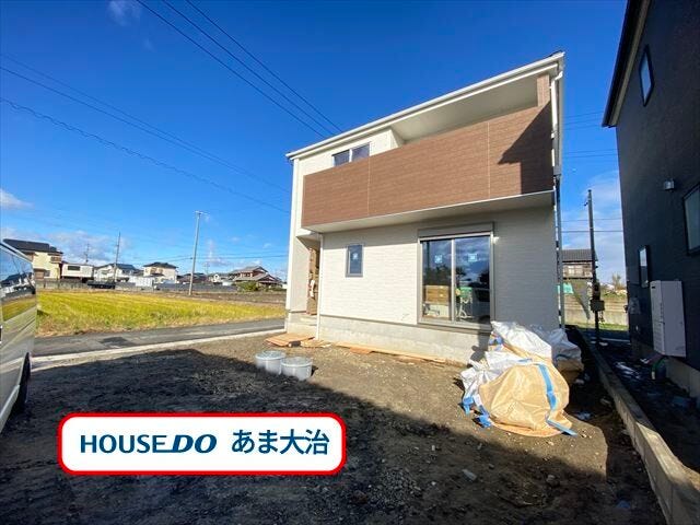【外観】
小学校や駅まで徒歩約12分。あま市古道北畑に全2棟の新築戸建てが登場です◎並列で2台の駐車が可能で愛車の保有も安心。全居室フローリングでお手入れのしやすい邸宅です。
