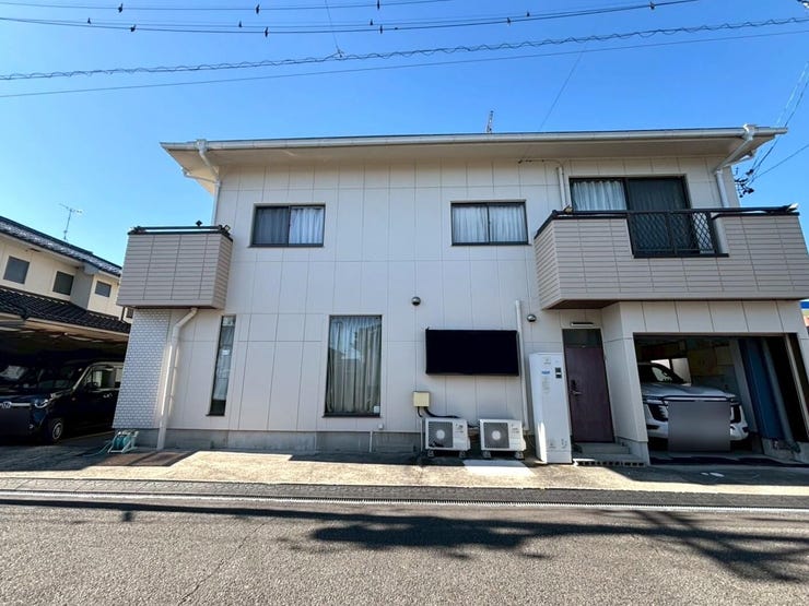 【外観】
◆お買い物に便利な立地
◆鉄骨造のガレージ付きのおうち!