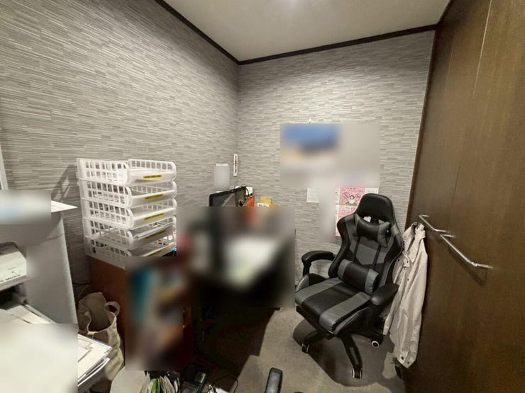 ◆2階のウォークインクローゼットです。中には更にクローゼットも完備されており、収納以外にもワークスペースとしてのご使用もできる広さです。