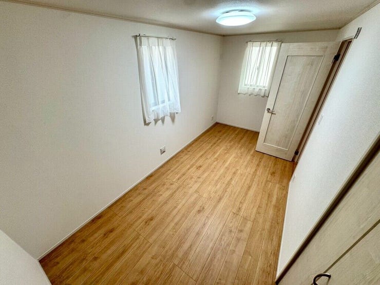 【Bedroom】ナチュラルな内装で、リラックスできる空間。寝室や書斎にも最適です。