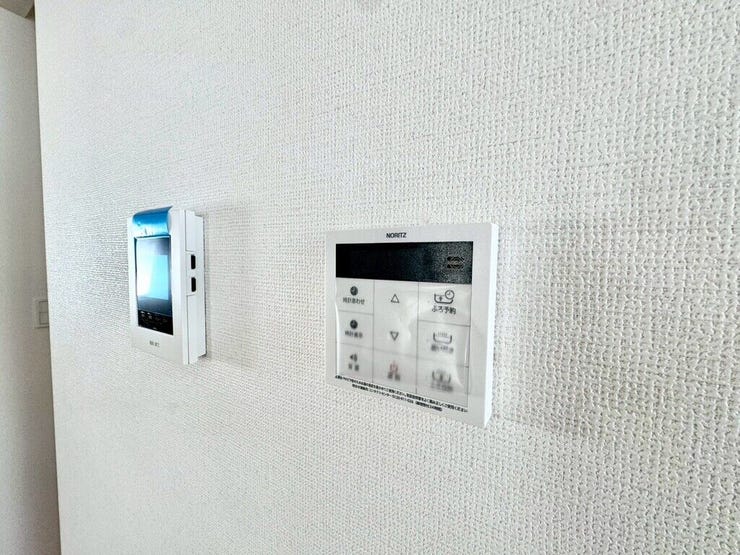 【Facilities】お湯の温度調整がラクな給湯器リモコン付き。追い焚き操作も簡単です。