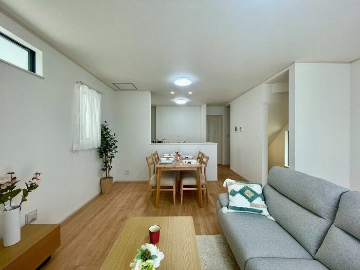 【Living】広さと明るさにこだわったリビング。家族とのコミュニケーションが弾む空間です。