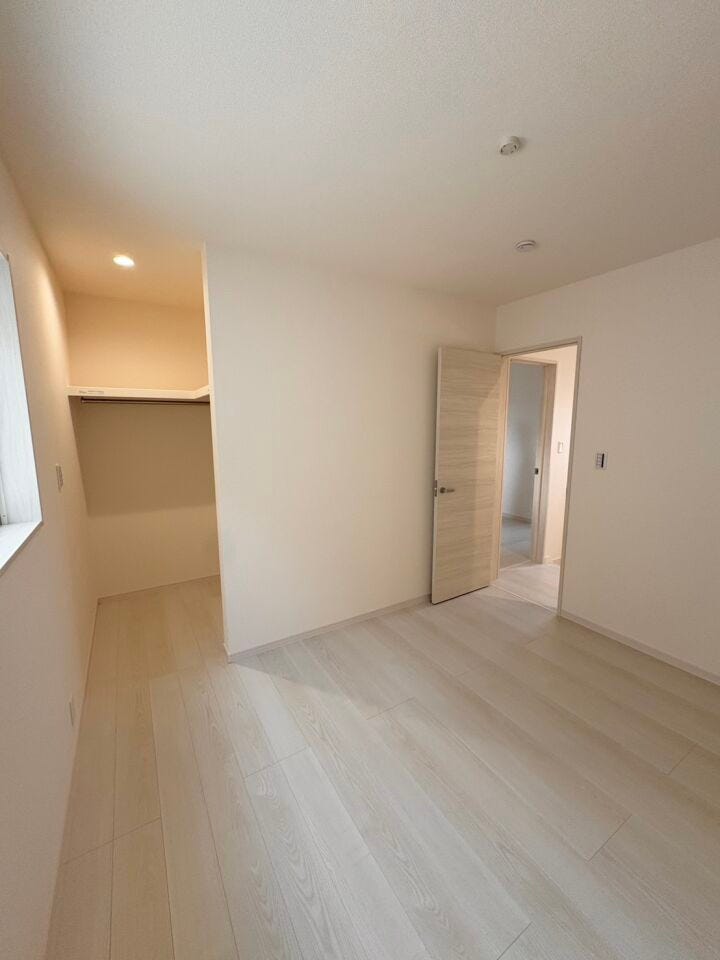 ストレージルームは、ウォークインクローゼット付き♪